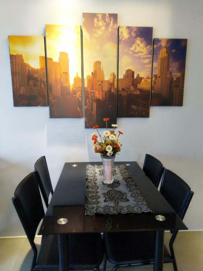 2 Bedroom Portovita Tower 12-A Manila Exterior foto